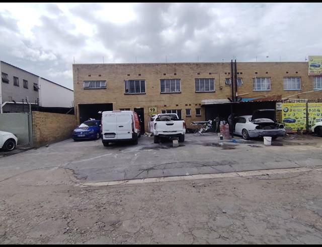550M² WAREHOUSE FOR SALE IN GERMISTON CENTRAL
